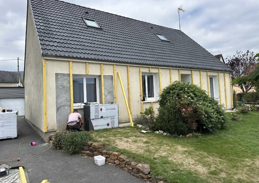 Maison pendant la préparation de la façade, avant pose du bardage